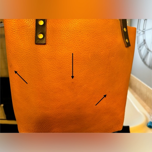 Portland Leather Medium Classic Tote in Dune - Picture 7 of 7